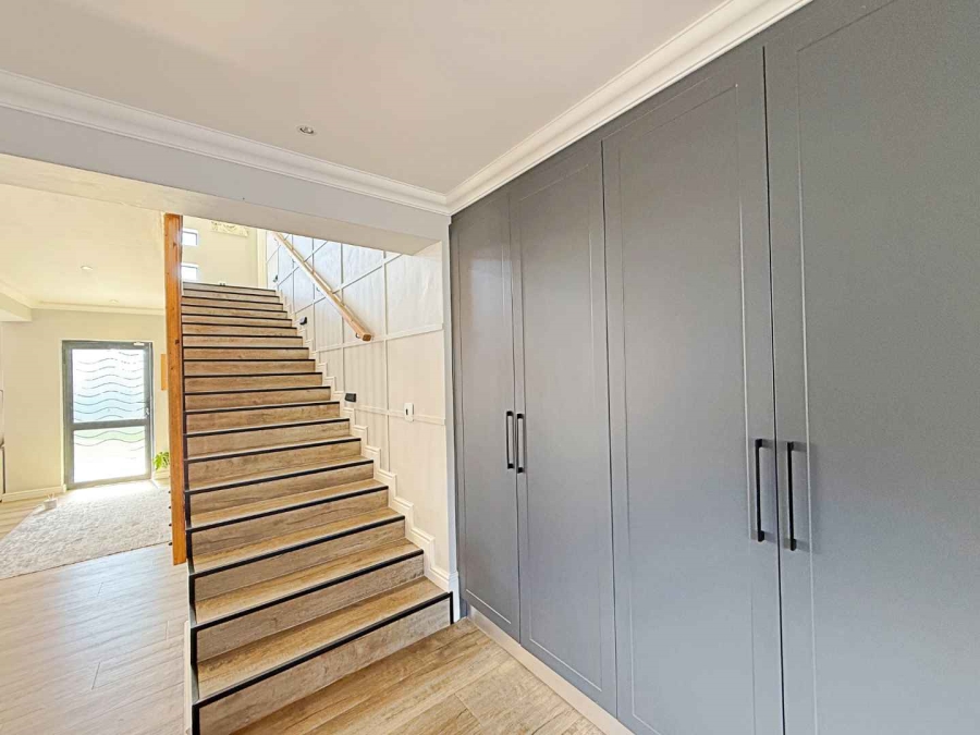 4 Bedroom Property for Sale in Calypso Beach Western Cape